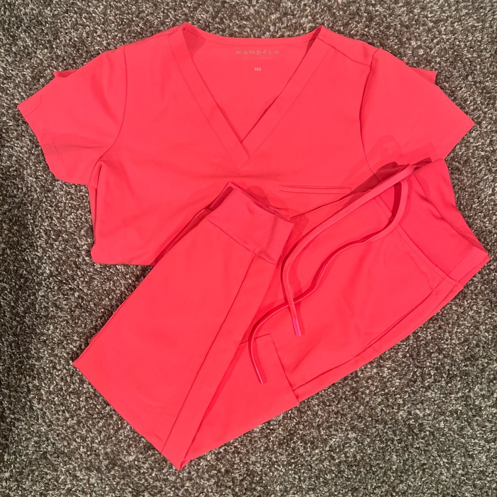 MANDALA SCRUBS SET IN AZALEA (XXS TOP/XXSP BOTTOM)